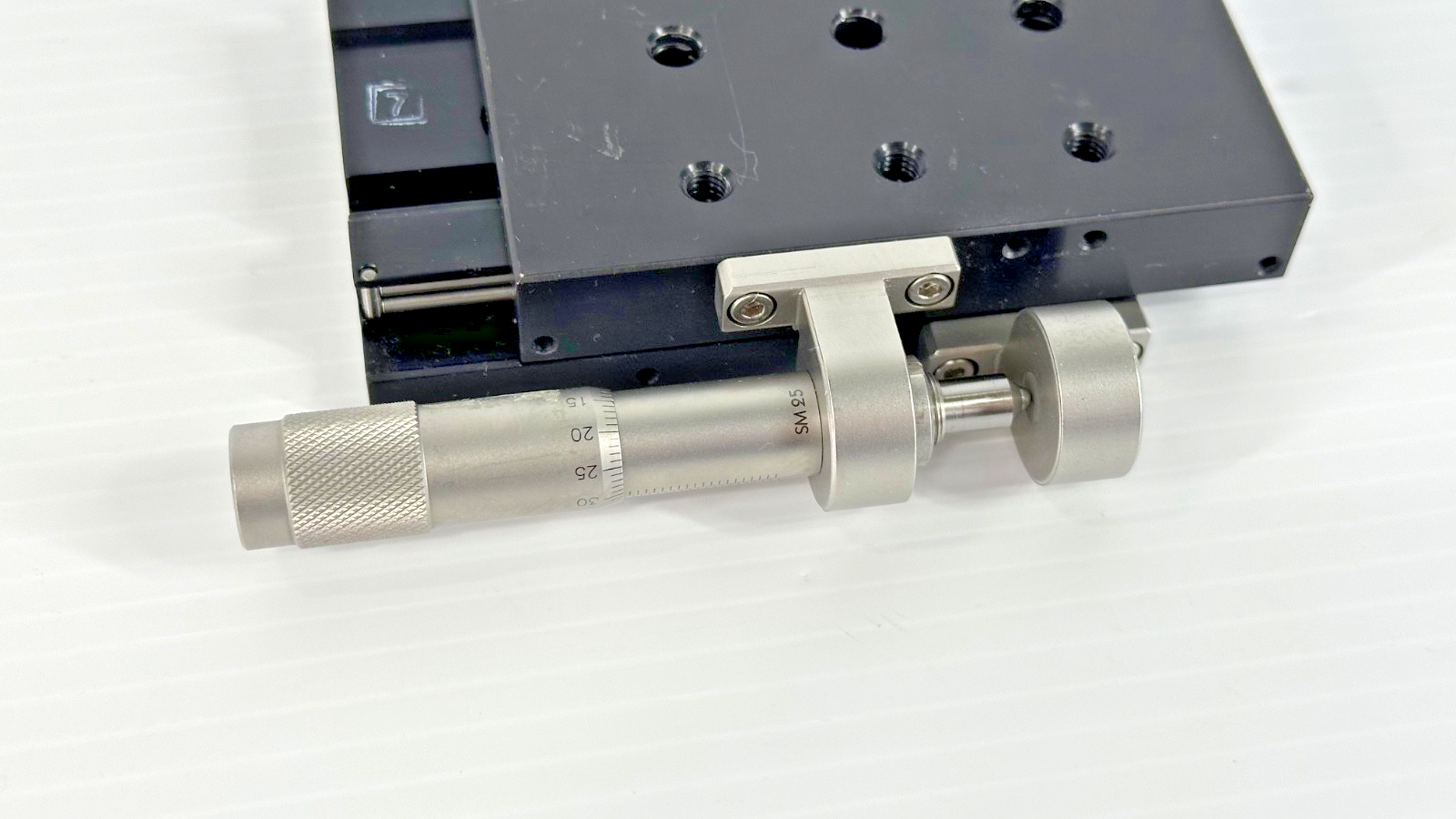 Newport M 433 Linear Translation Stage w/ SM 25 Vernier Micrometer1