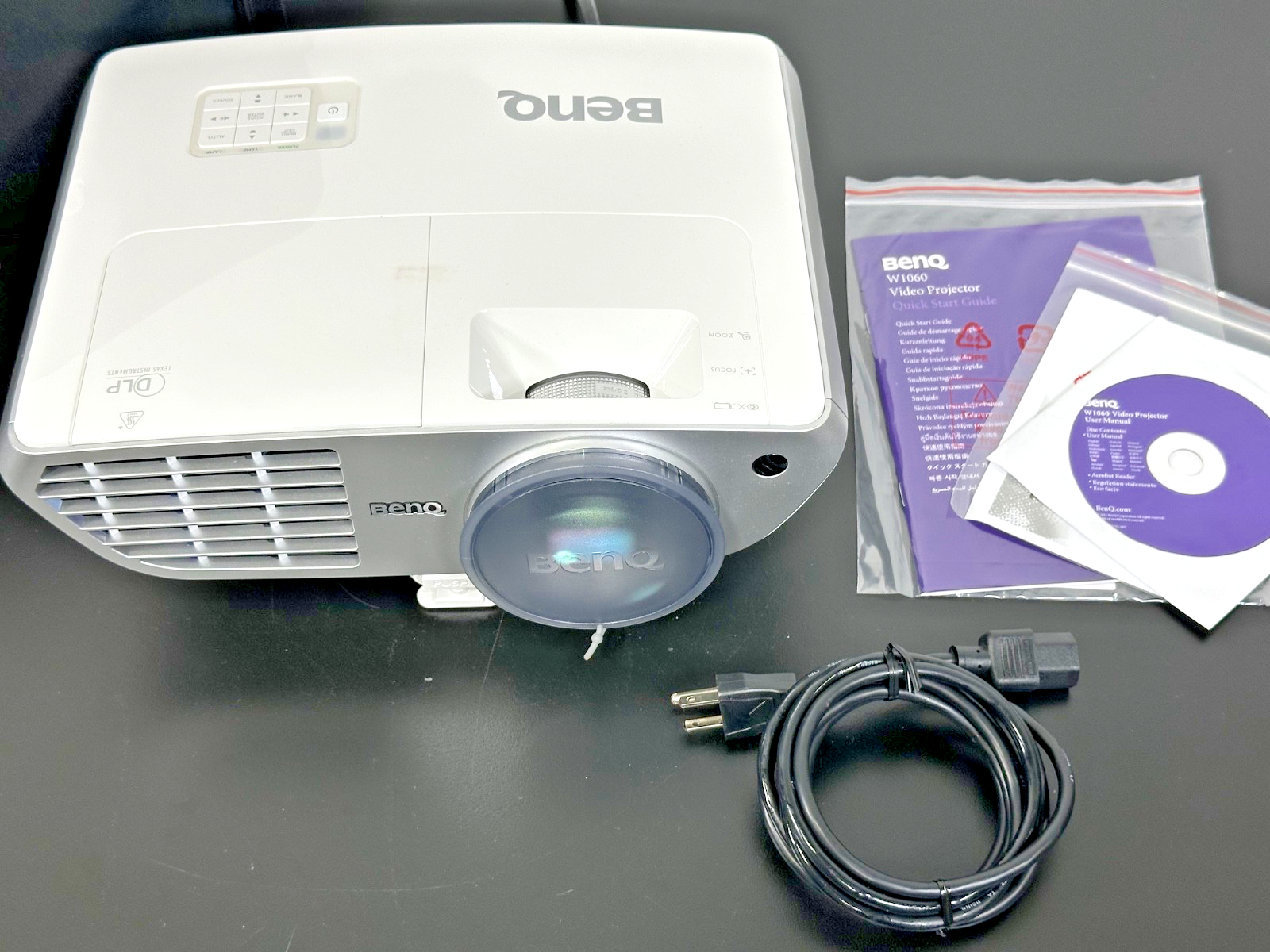 BenQ W1060 1080p DLP Home Theater Projector 2000 Lumens w/ Case Working1