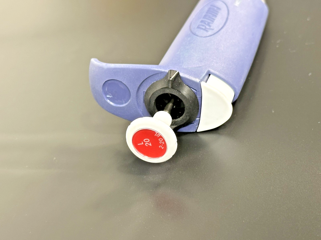 Rainin L 20  Adjustable Single 2 20µL Channel Micropipette Pipettor2
