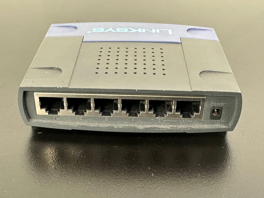 Linksys EFAH05W 5 Port 10/100 Workgroup Hub Cisco Ethernet Network Hub1