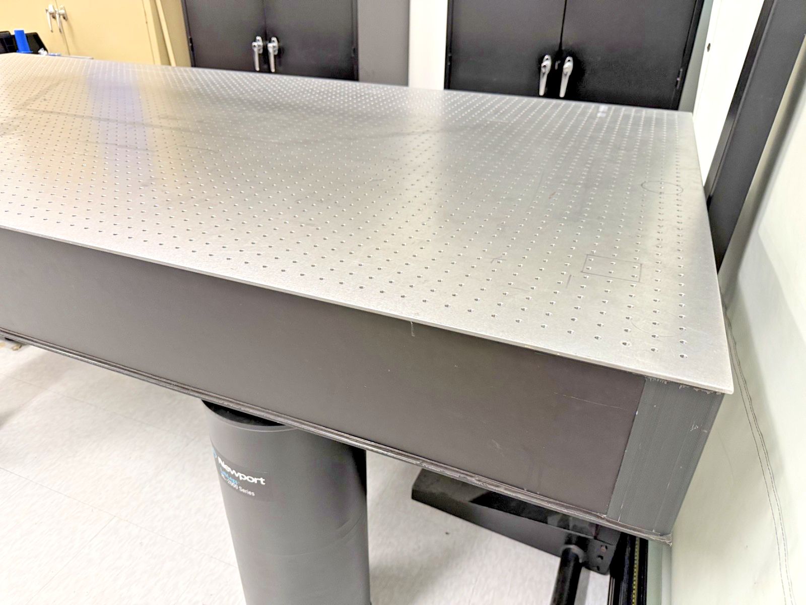 Newport RS1000 Sealed Hole Optical Table w/ Tuned Damping & RL 2000 LabLegs4