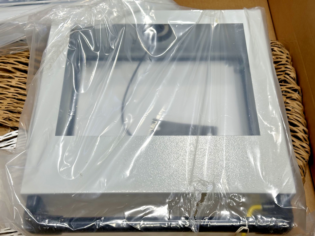 StrongArm Vertical Medical Workstation Touchscreen Cart Monitor System1