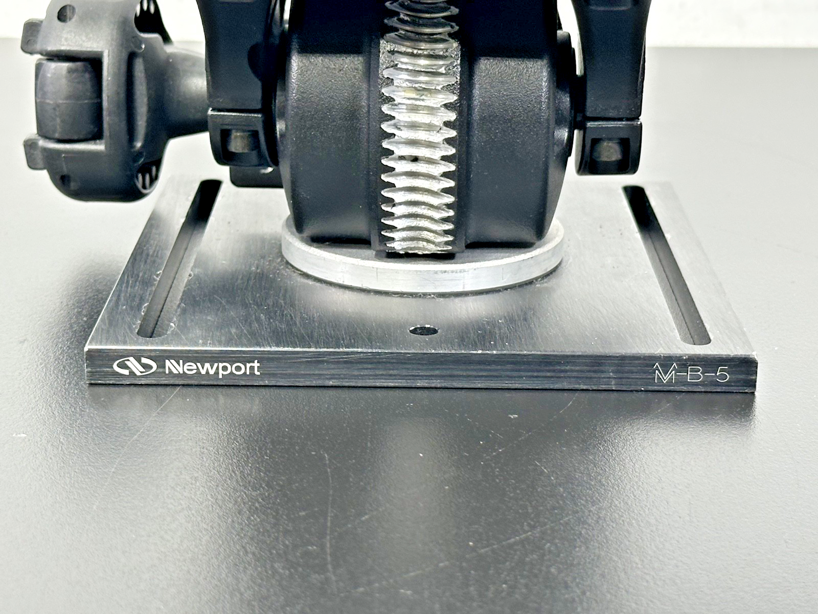 Manfrotto 400 Geared Tripod Head w/ Newport M-B-5 Base5