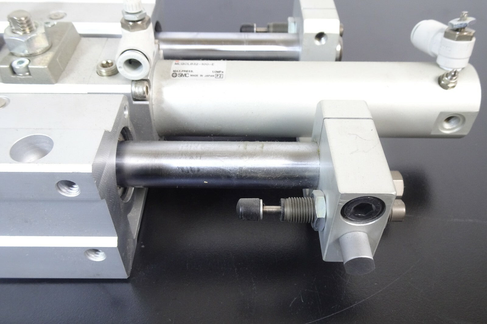 SMC MLGCLB32 100 E Fine Lock Cylinder3