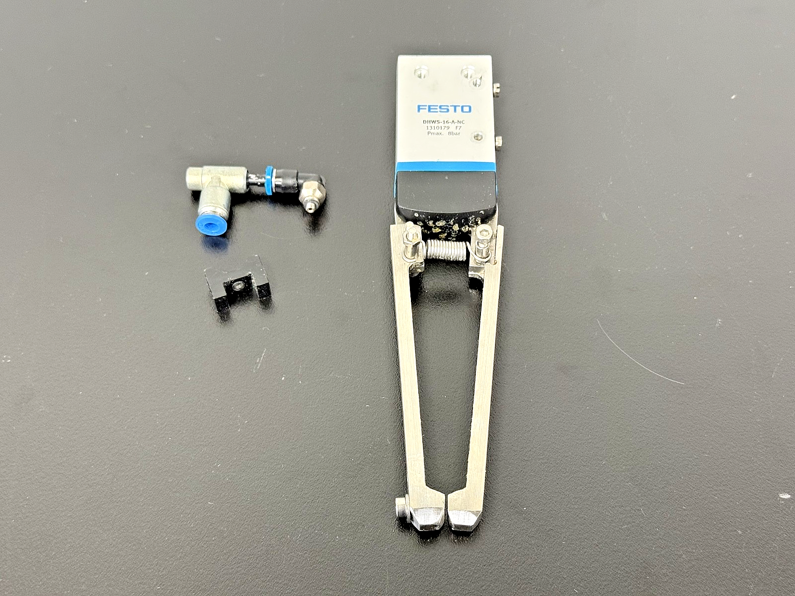 Festo DHWS 16 A NC Pneumatic Parallel Gripper 1310179 8 Bar w/ Fittings0