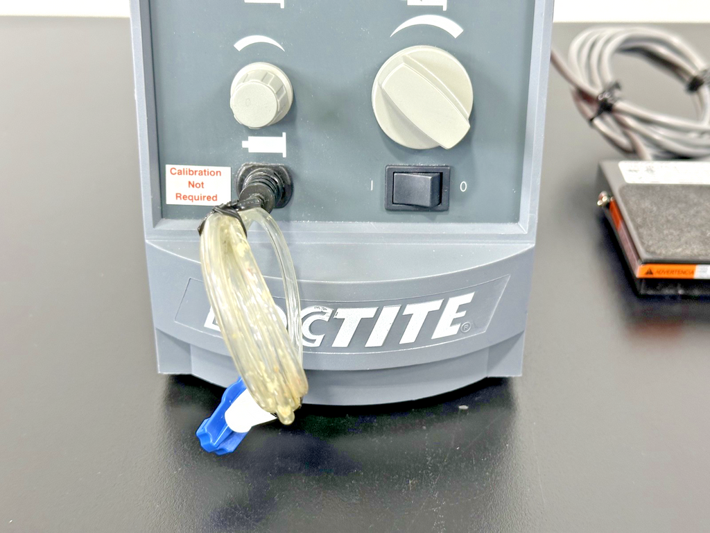 Loctite 97006 Digital Precision Syringe Dispenser w/ Foot Pedal Powers On2