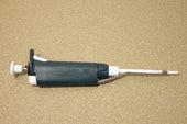 RAININ pipet plus R100uL Single Channel Pipet0