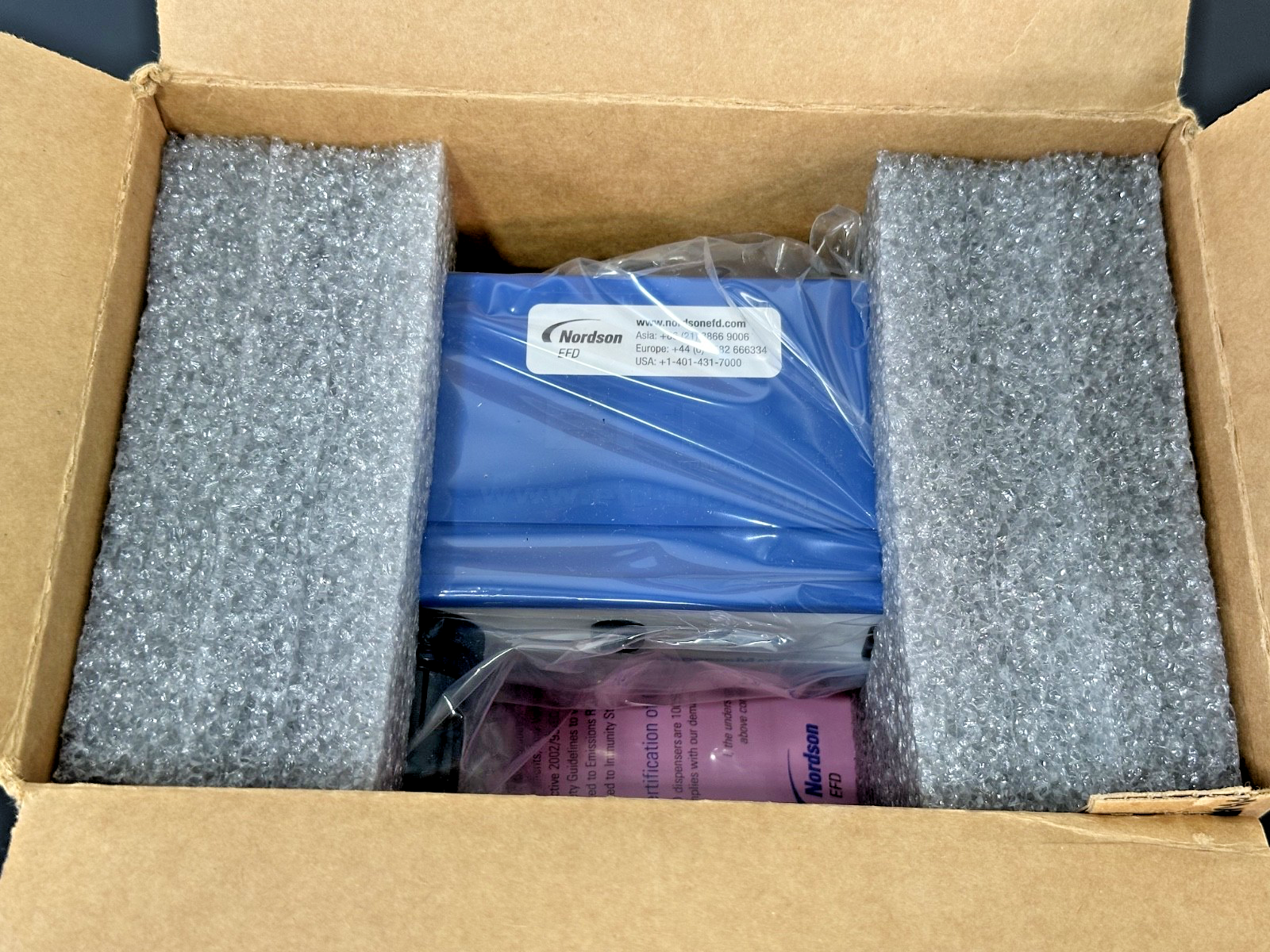 Nordson EFD ProcessMate 100 Vacuum Pickup Pen System Open Box1