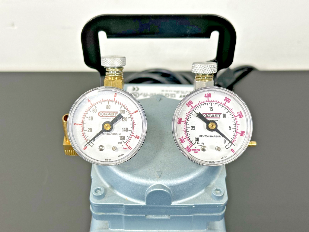 GAST DOA P704 AA Oil Less Compressor Vacuum Pump 115V with Dual Gauges Working4