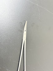 Aesculap BH113R Stainless Surgical Hemostat Clamp 5.5" Curved1