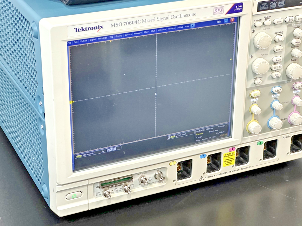 Tektronix MSO70604C 6GHz 25GS/s Mixed Signal Oscilloscope w/ Accessories Working2
