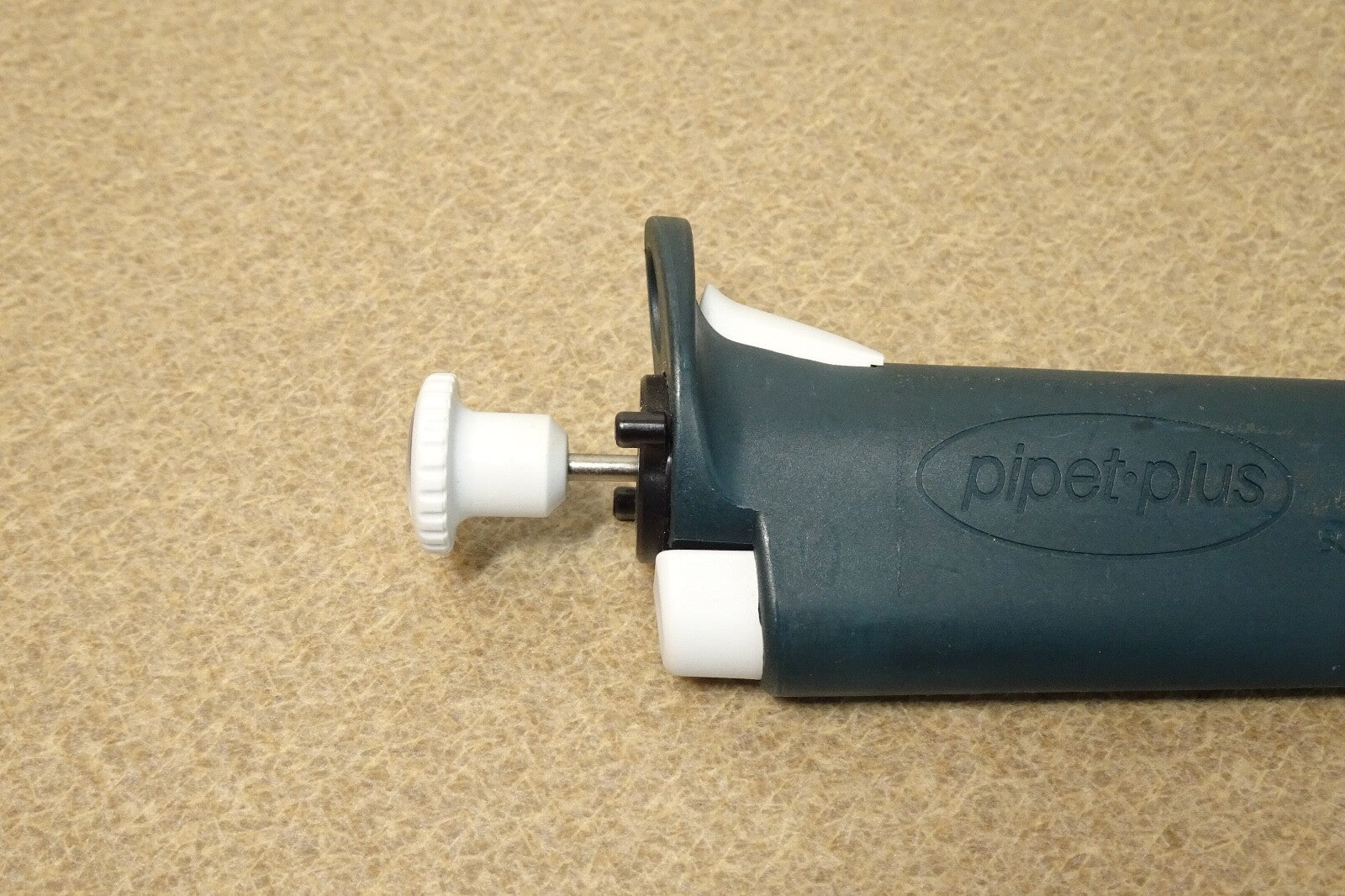 RAININ pipet plus R100uL Single Channel Pipet1