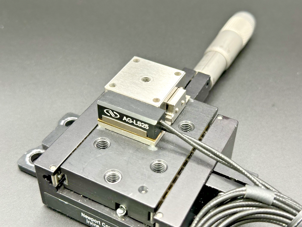Newport M-460A Series Linear Stage w/ AG-LS25 Piezo Stage & Micrometer3
