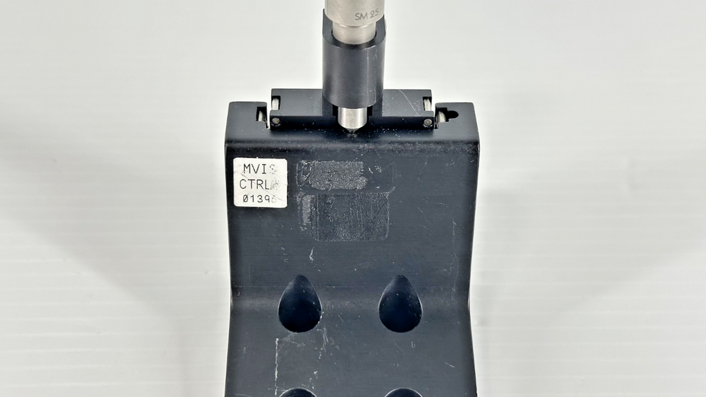Newport Manual Vertical Translation Stage With SM25 Micrometer4