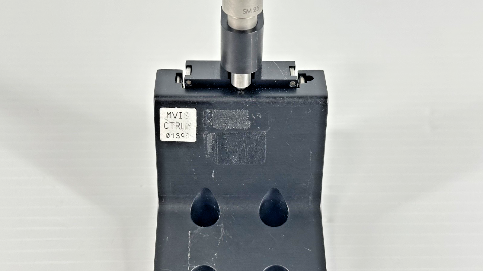 Newport Manual Vertical Translation Stage With SM25 Micrometer4