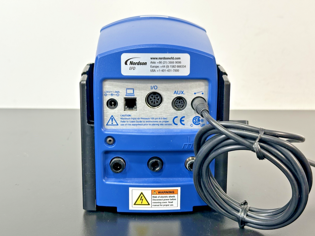 Nordson EFD Ultimus I Fluid Dispenser with Foot Pedal & Accessories Working3
