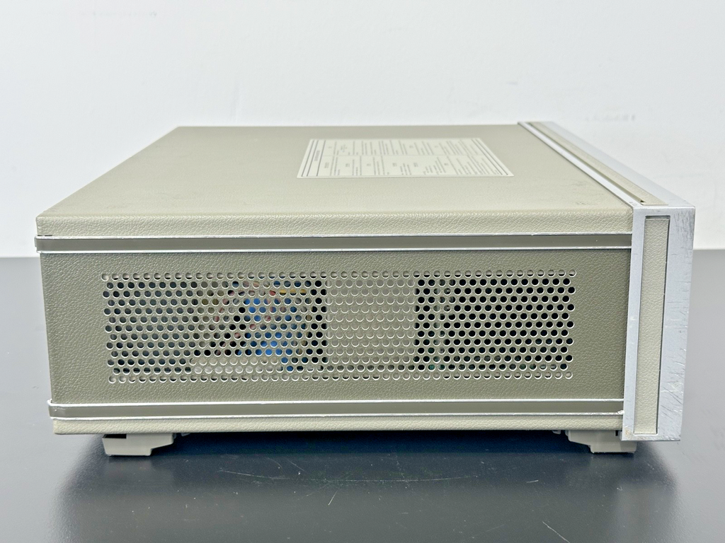 HP 5335A Universal Counter 200MHz Option 040 1.3GHz Powers On Working6