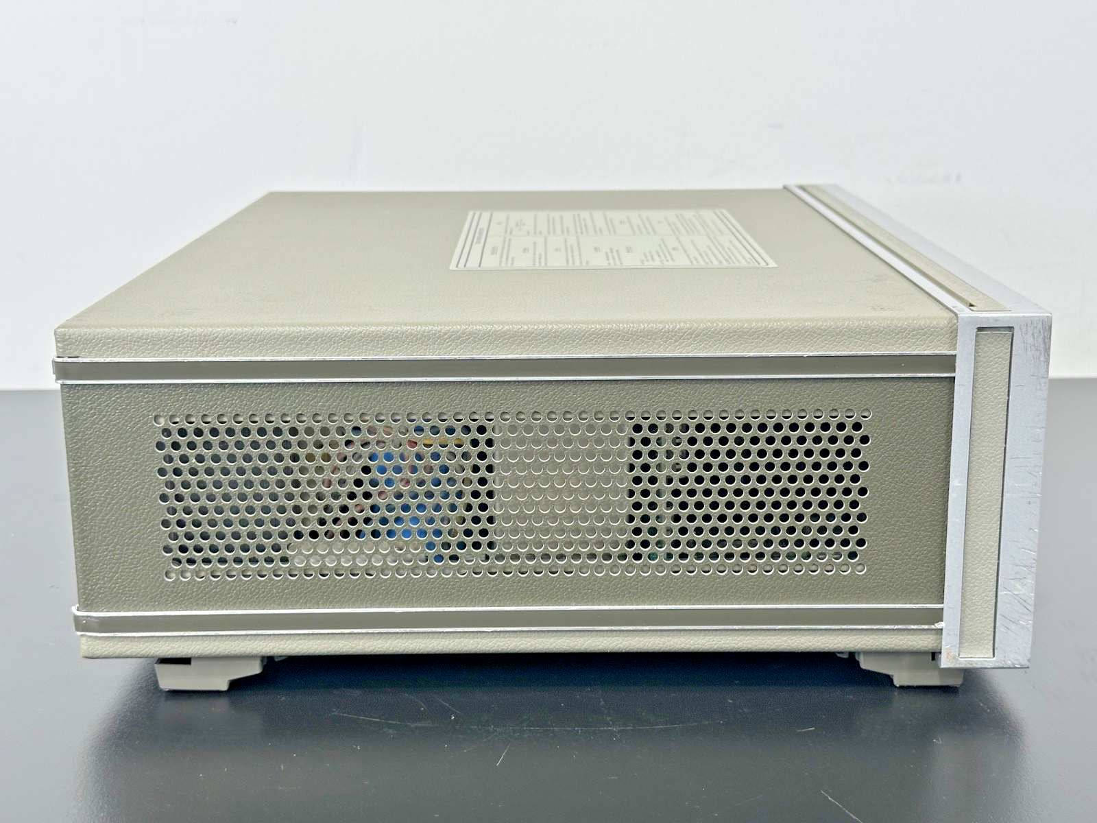 HP 5335A Universal Counter 200MHz Option 040 1.3GHz Powers On Working6