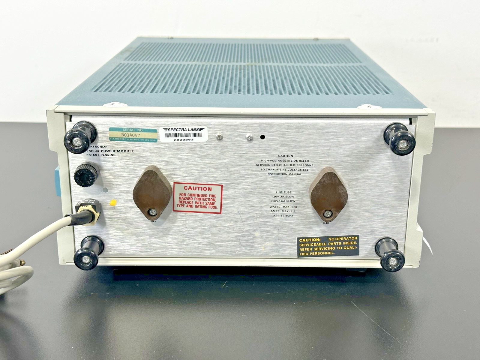 Tektronix TM504 Mainframe w/ PG502 250MHz Pulse Generator For Parts4