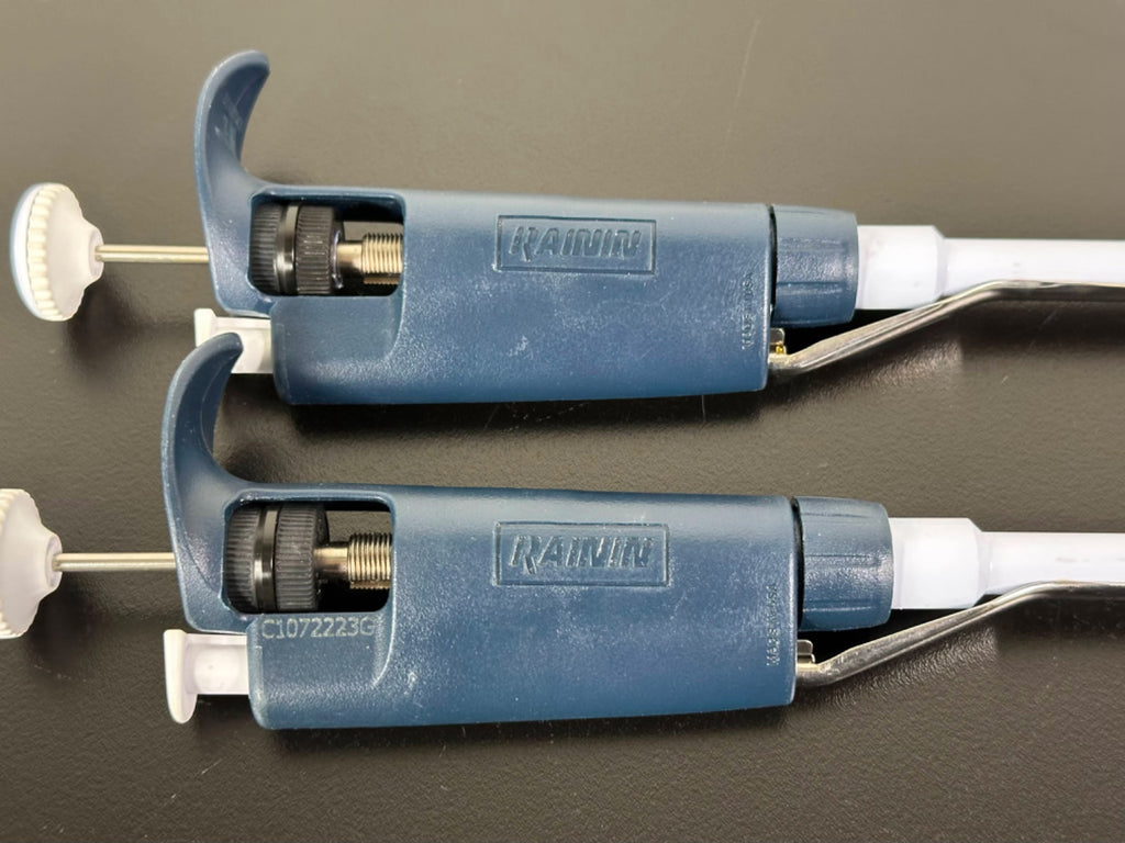 Lot of 2 Rainin Classic PR 20 Adjustable Pipettes Pipettors 2 20uL Used1