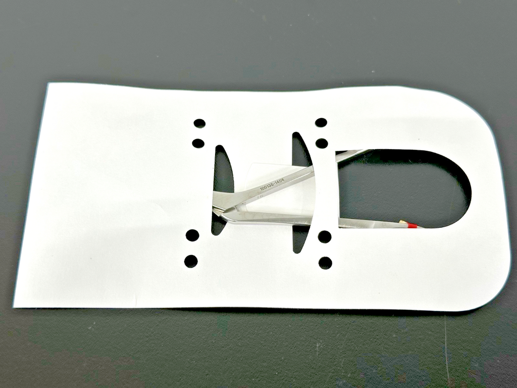 3M Attest 13913 Instrument Protector with Surgical Scissors & Forceps2