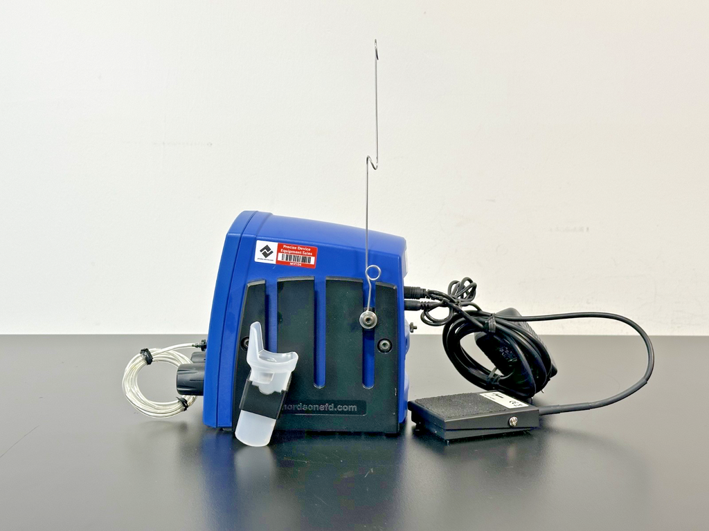 Nordson EFD Ultimus I Fluid Dispenser with Foot Pedal & Accessories Working3