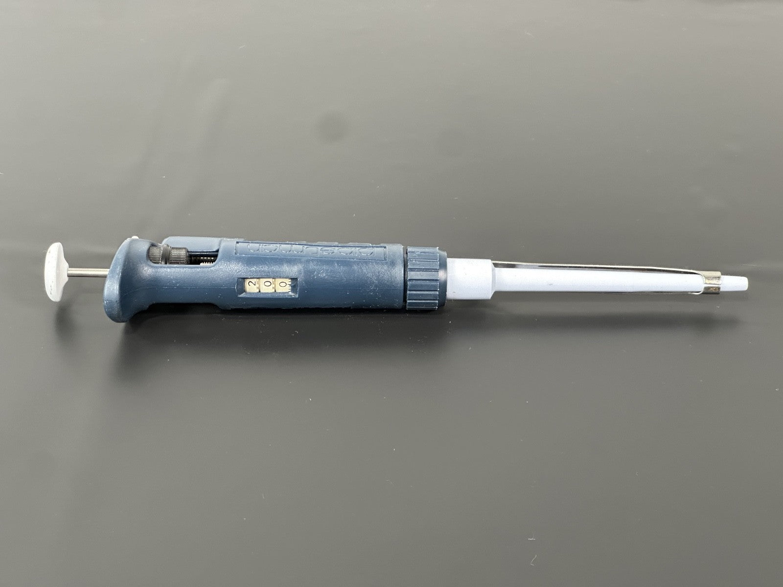 Gilson P200 Adjustable Micropipette 20 200µL Single Channel Pipettor5