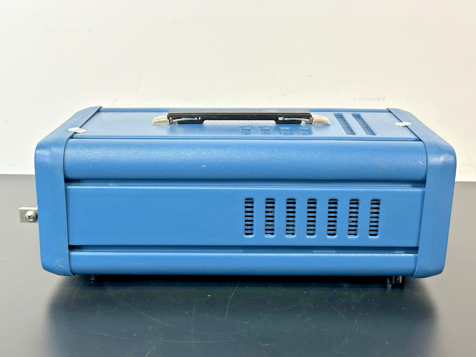 ACDC Electronics EL750B 750W 55V 150A DC Electronic Load Tester Working4