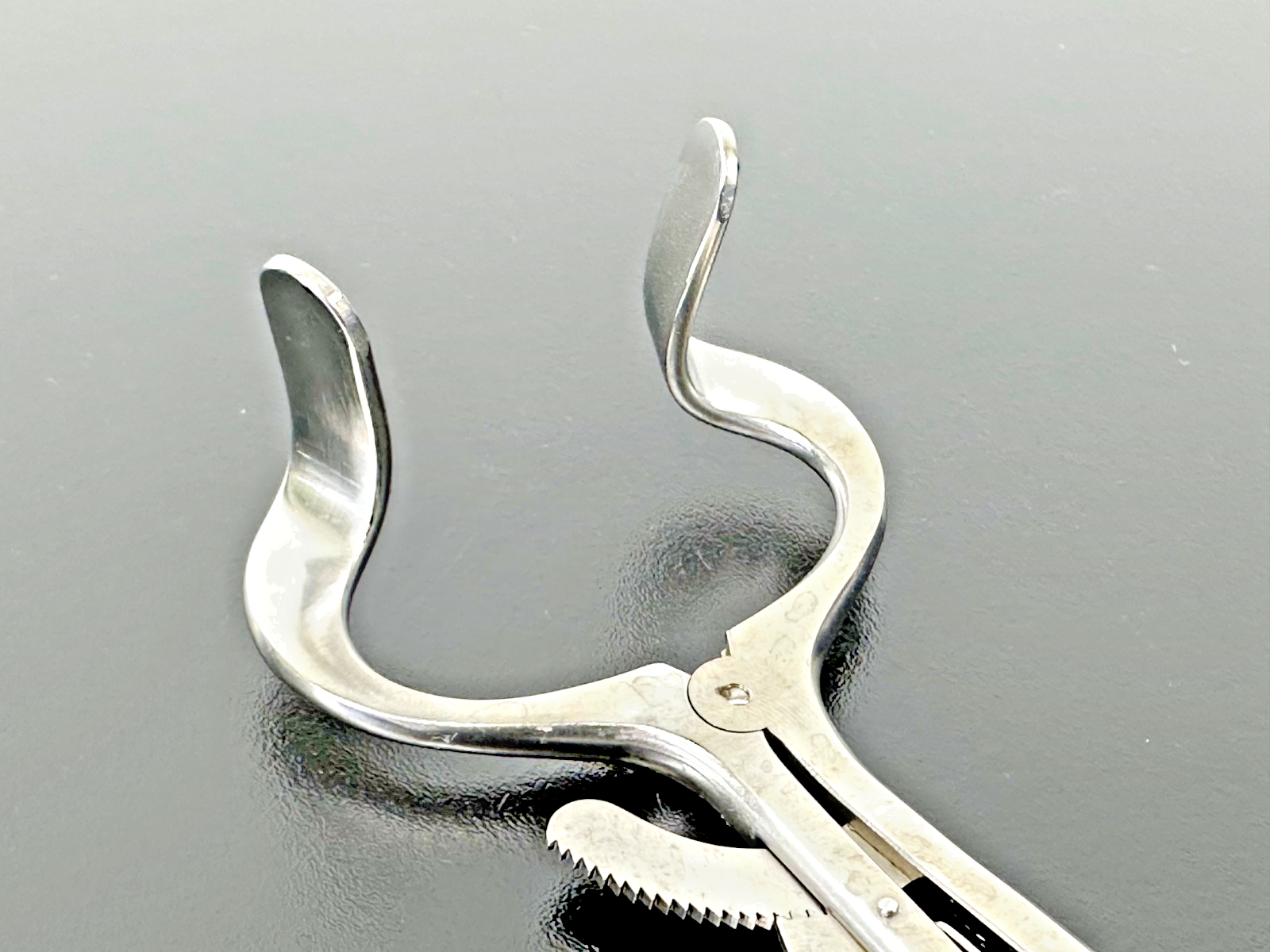 Hu Friedy MGC Molt Child Adjustable Retractor German Stainless Instrument1