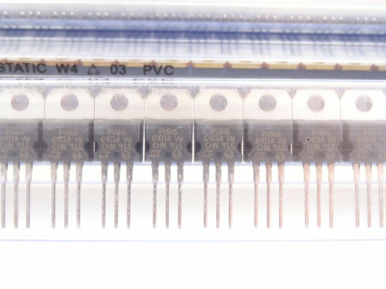 550x] STMicroelectronics Bipolar Transistors   BJT PNP General Purpose D45H51