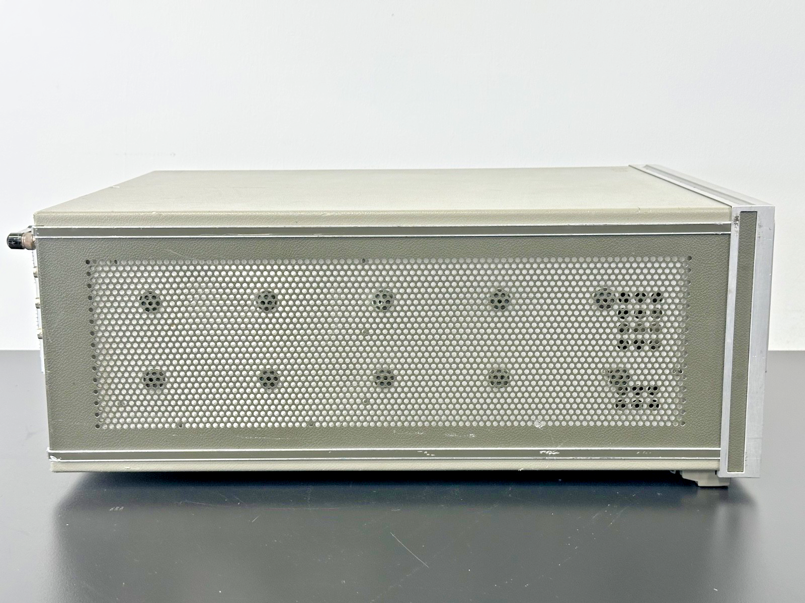 Hewlett Packard 3585A Spectrum Analyzer 20Hz 40MHz Powers On4