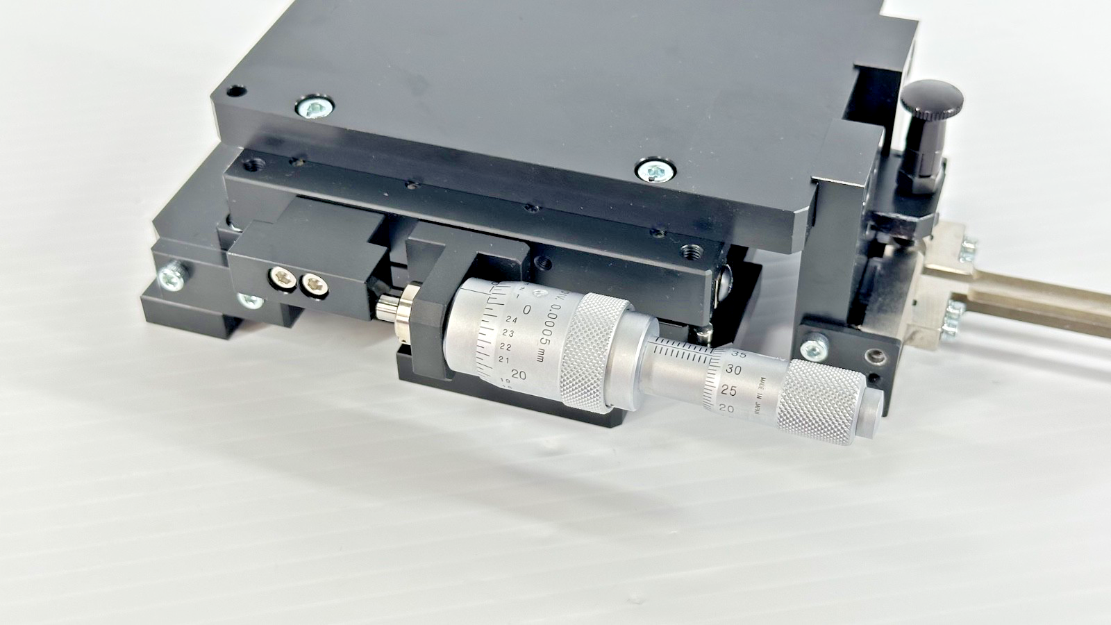 Suruga Seiki B11 100D Manual X Axis Cross Roller Precision Stage Assembly2
