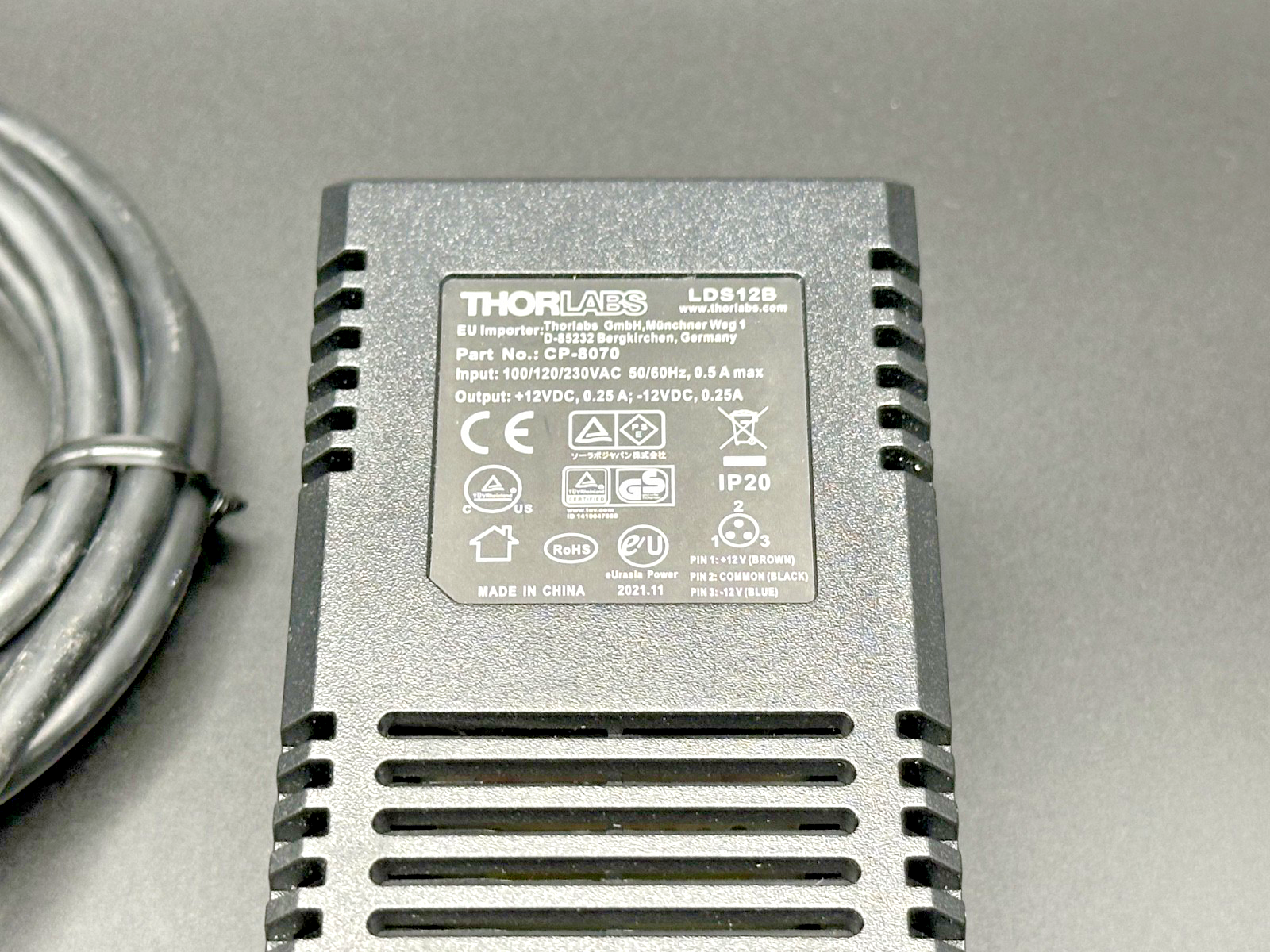Thorlabs LDS12B ±12V DC Regulated Linear Power Supply 6W w/ Power Cord1