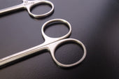 x2) Aesculap BH111R Halsted Mosquito Forceps1