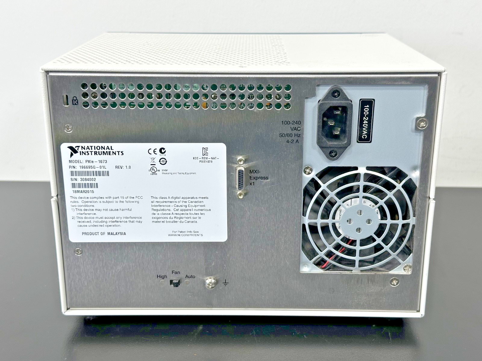 National Instruments NI PXIe 1073 5 Slot PXI Express Chassis Powers On Working3