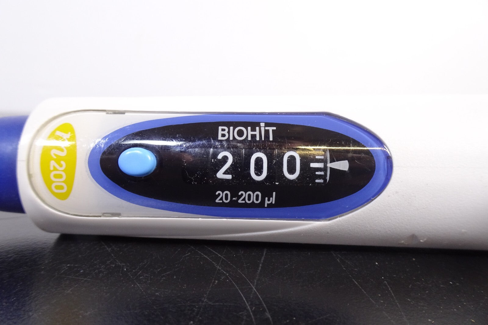 BIOHIT m200 20   200 uL ADJUSTABLE PIPETTE PIPET3