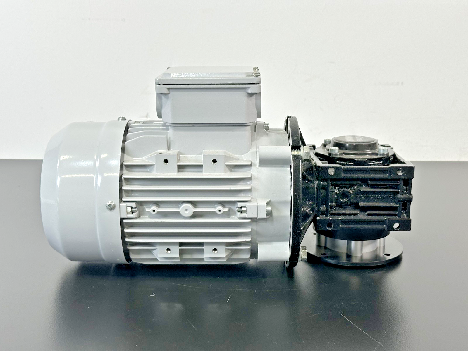 Motovario NMRV040 40:1 Worm Gearmotor 0.75 HP 3PH 56C Used Untested1