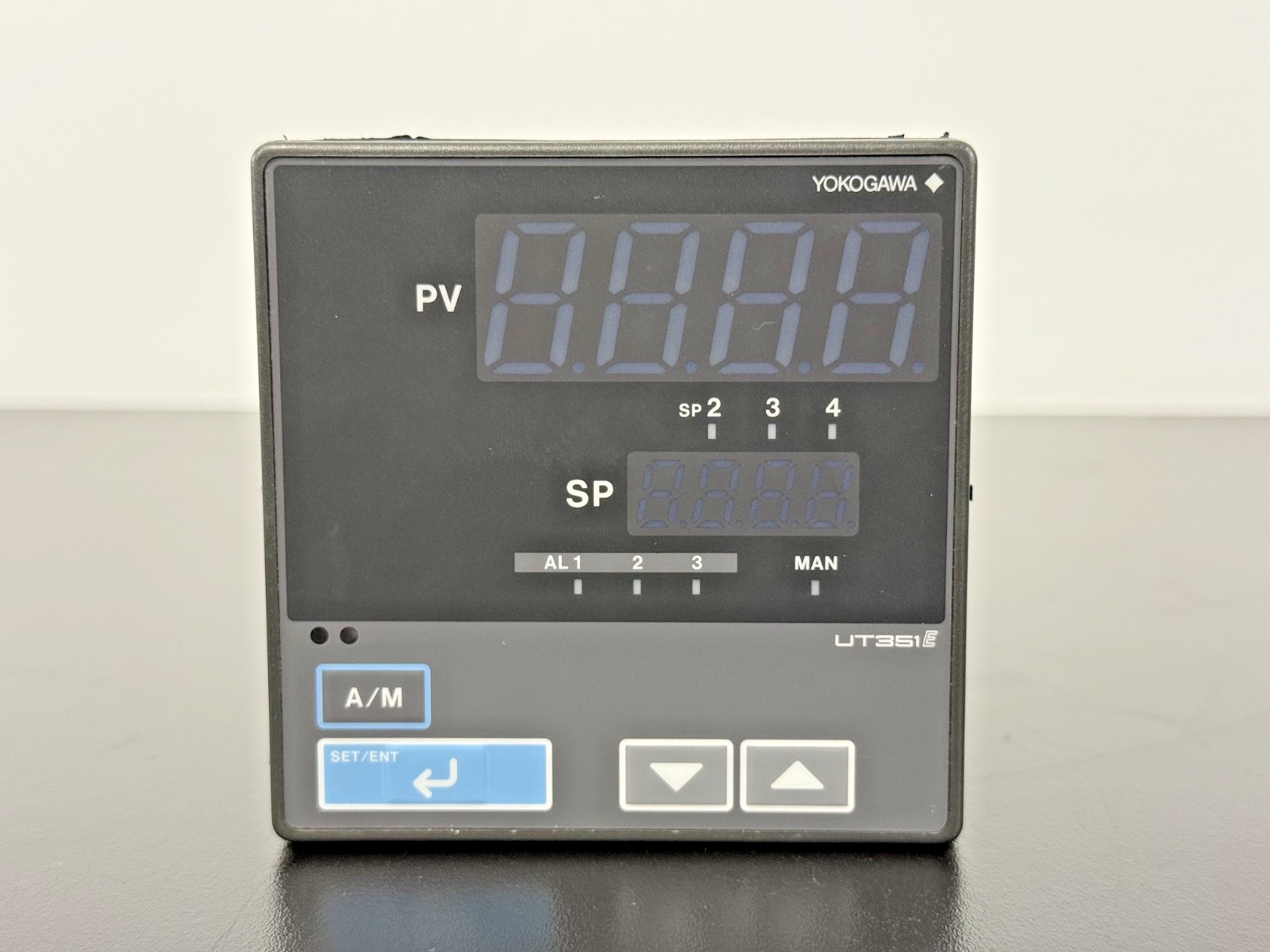 Yokogawa UT351 0A Digital Temperature Process Controller 100 240VAC Ethernet1