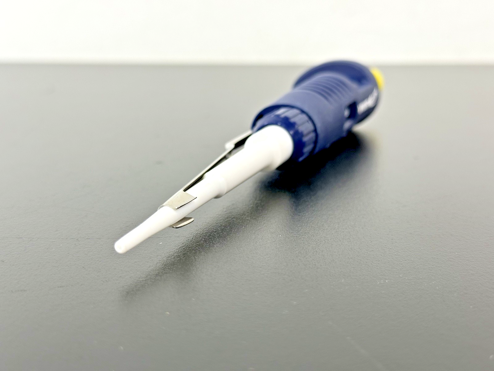 VWR 25 µL Fixed Volume Single Channel Manual Pipettor2