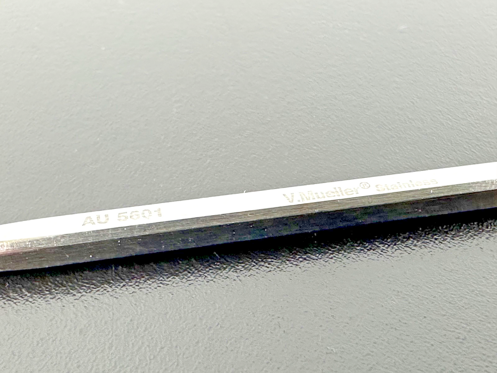 V. Mueller AU5601 Freimuth Serrated Oval Loop Curette 6.25in2