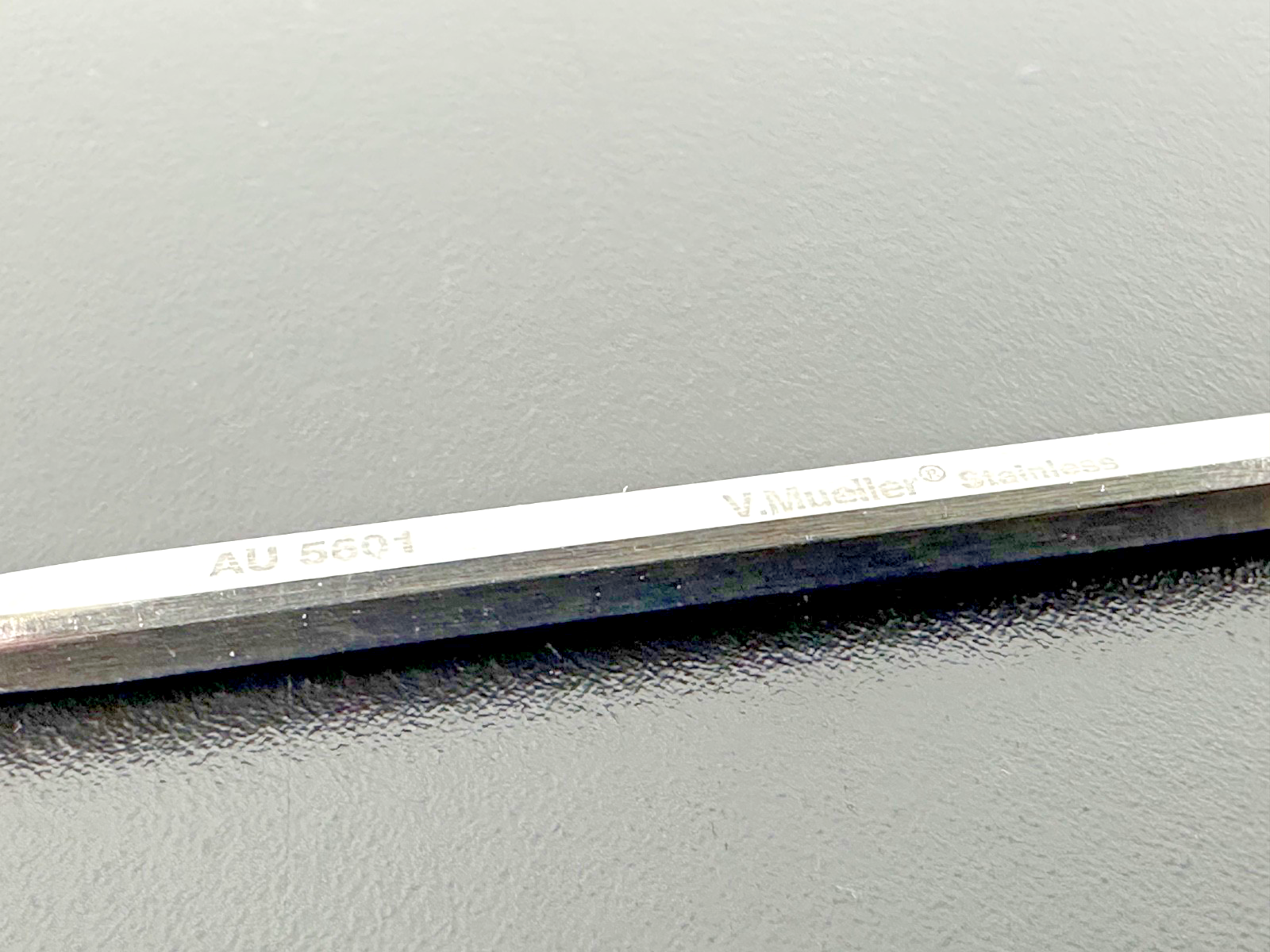 V. Mueller AU5601 Freimuth Serrated Oval Loop Curette 6.25in2
