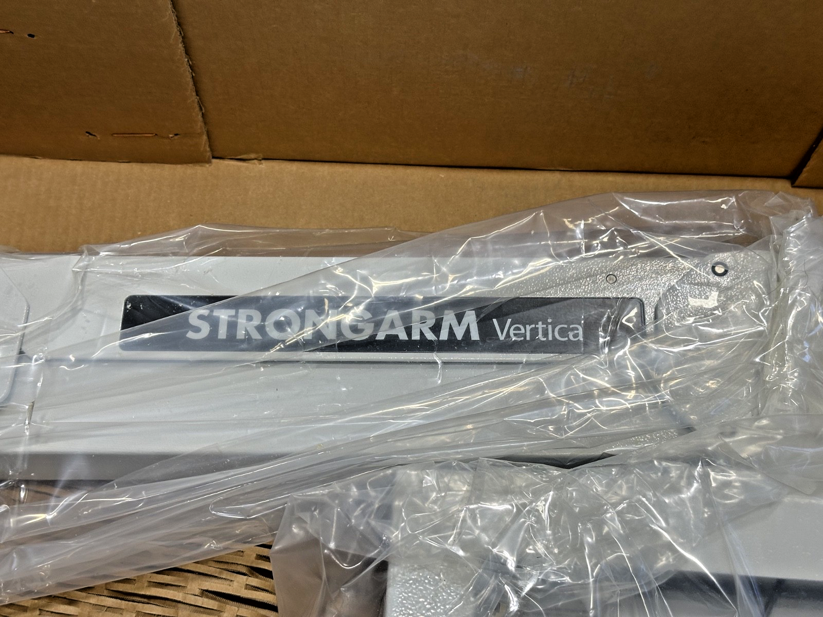 StrongArm Vertical Medical Workstation Touchscreen Cart Monitor System2