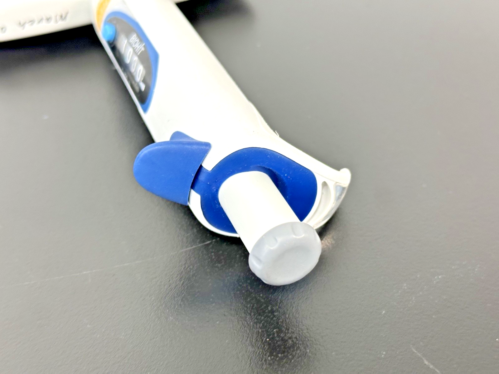 Biohit m100 12 Channel 5 100uL Adjustable Multichannel Pipette2