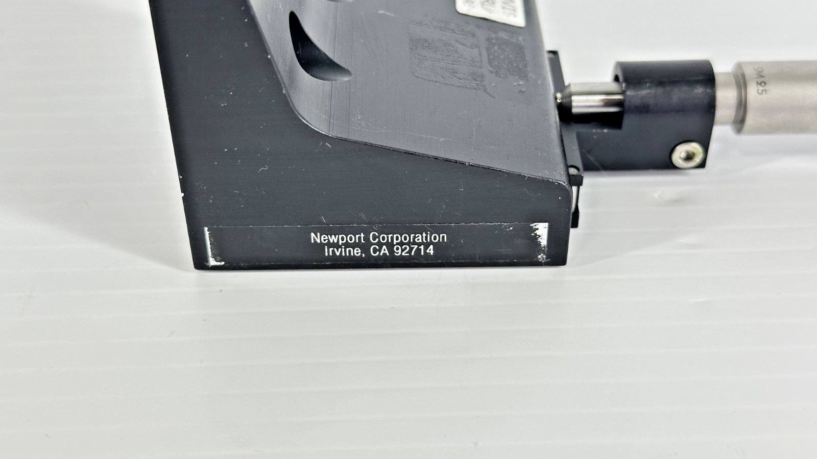 Newport Manual Vertical Translation Stage With SM25 Micrometer3