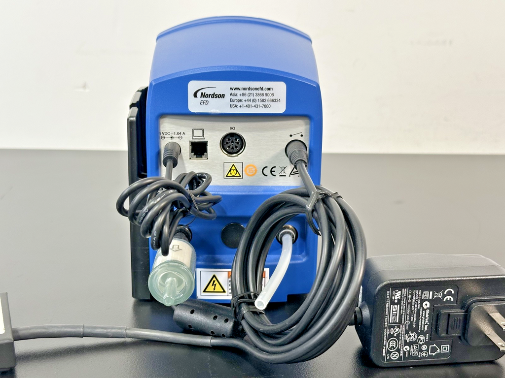 Nordson EFD Ultimus I Fluid Dispenser with Foot Pedal & Accessories Working2