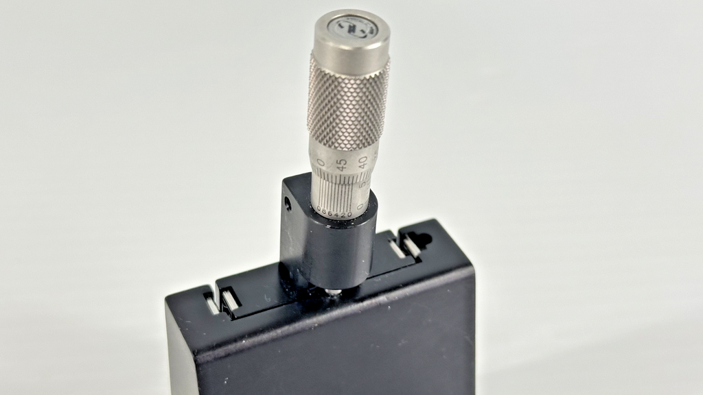 Newport M 460A Series Manual Vertical Translation Stage With Micrometer2