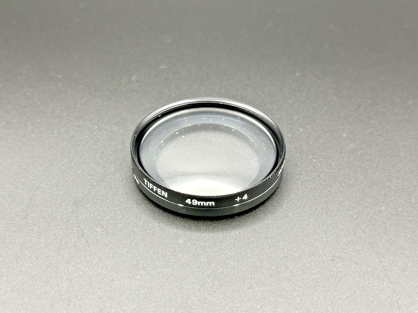 Tiffen 49mm +4 Close Up Macro Lens Filter w/ 37 49mm Step Up Ring Case1