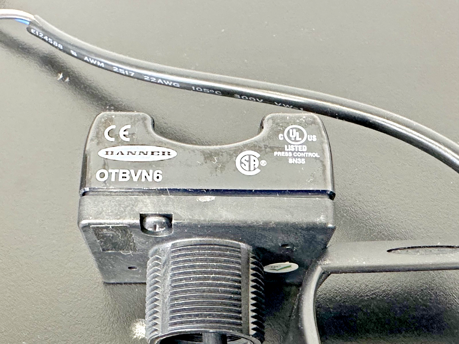 Banner OTBVN6 Opposed Mode Photoelectric Sensor Pair w/ OTC 1 BK Bracket6