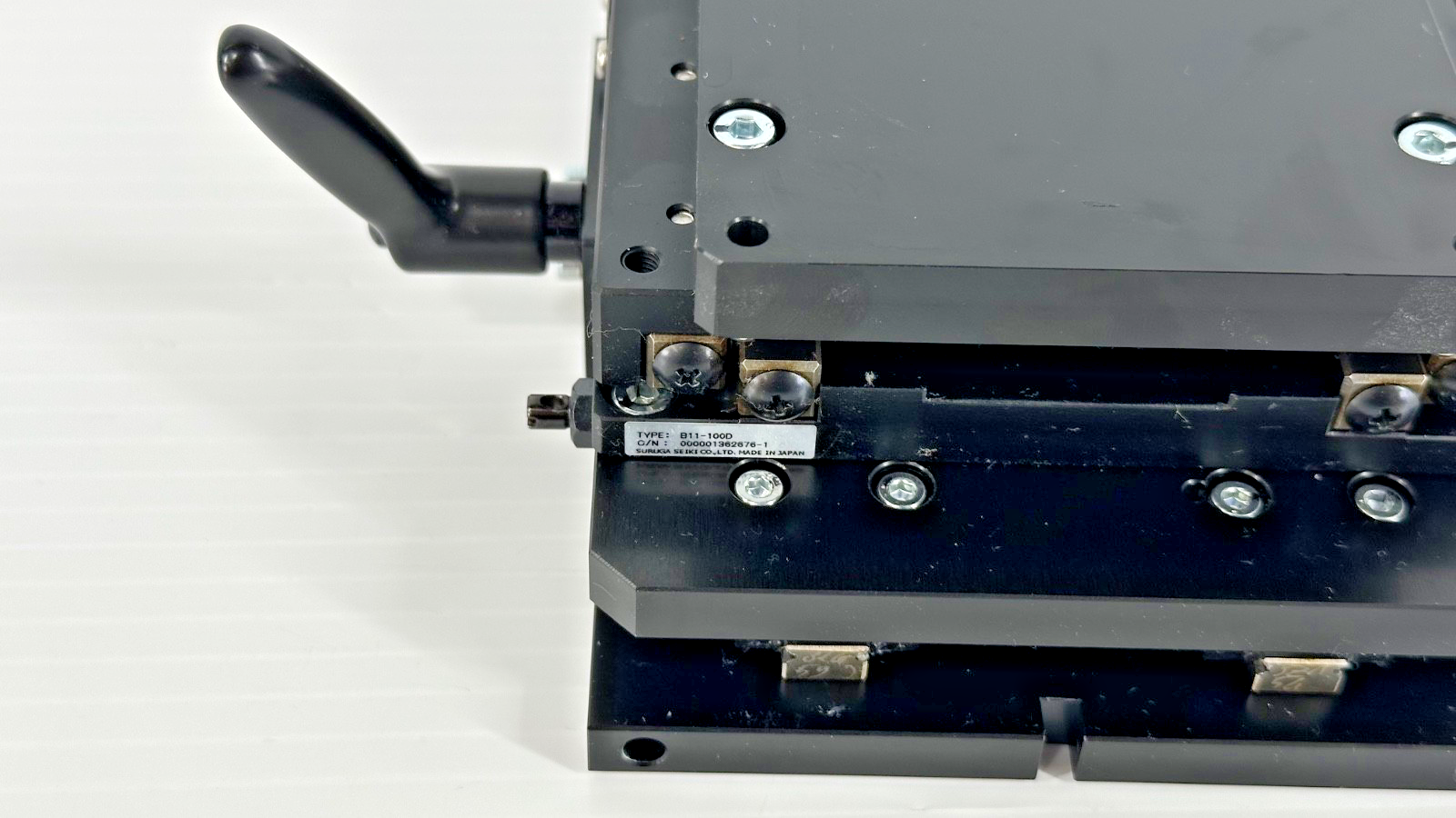 Suruga Seiki B11 100D Manual X Axis Cross Roller Precision Stage Assembly5