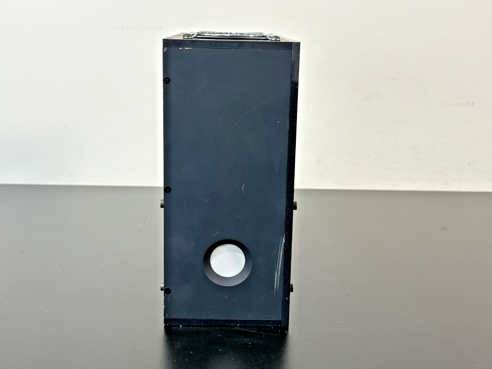 Radiant Imaging PM AC4001 Metal Halide Illuminance Calibration Lamp Working3